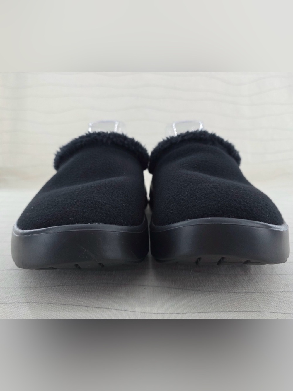 OOFOS Mens OoCoozie Mules
Black Fleece Upper Shoes Slippers US 10.5/ EU 43.5